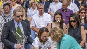 El dolor dels atemptats torna a la Rambla set anys després