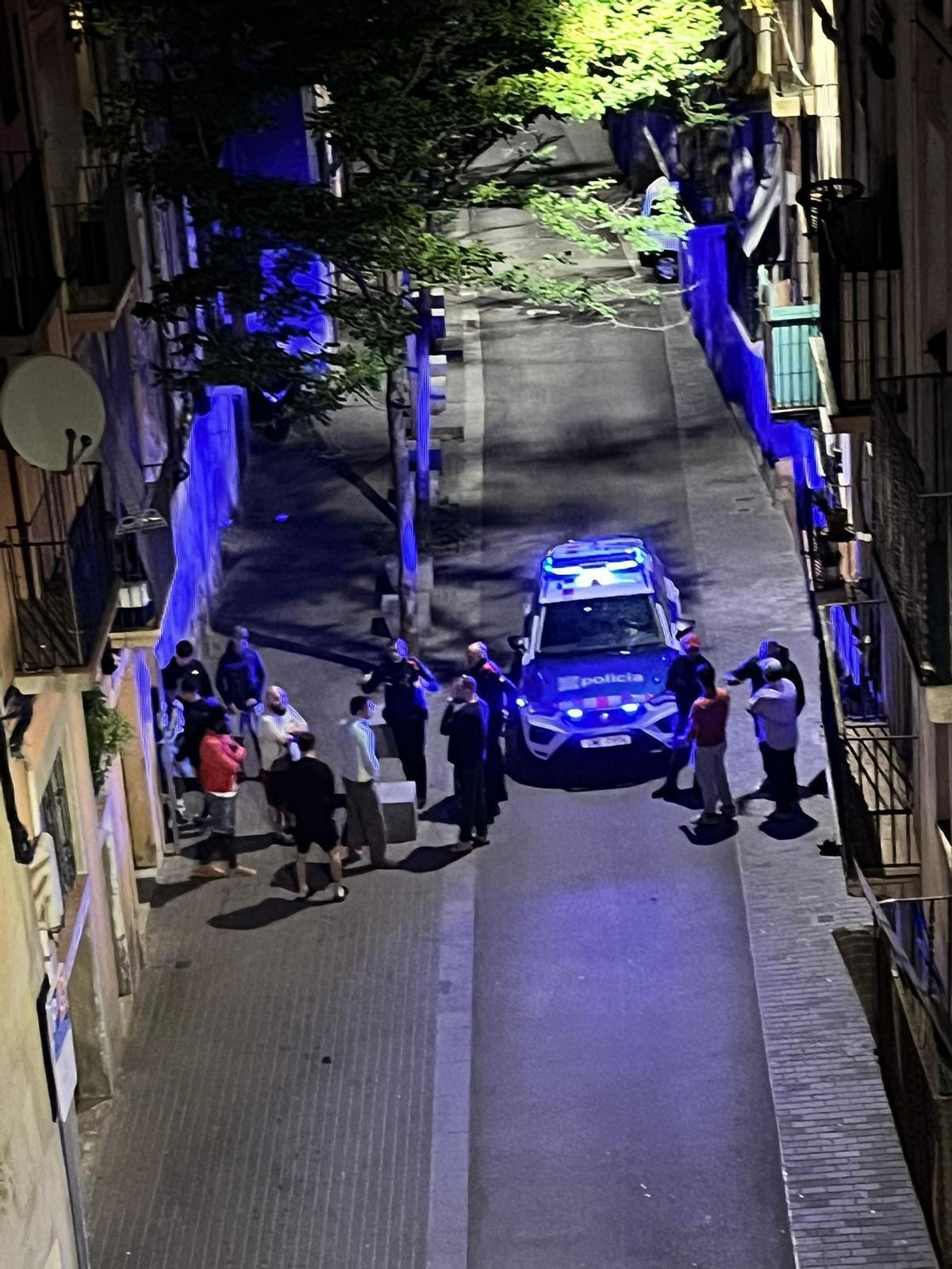 Intervenció dels Mossos al carrer de Sant Bartomeu (Escodines)