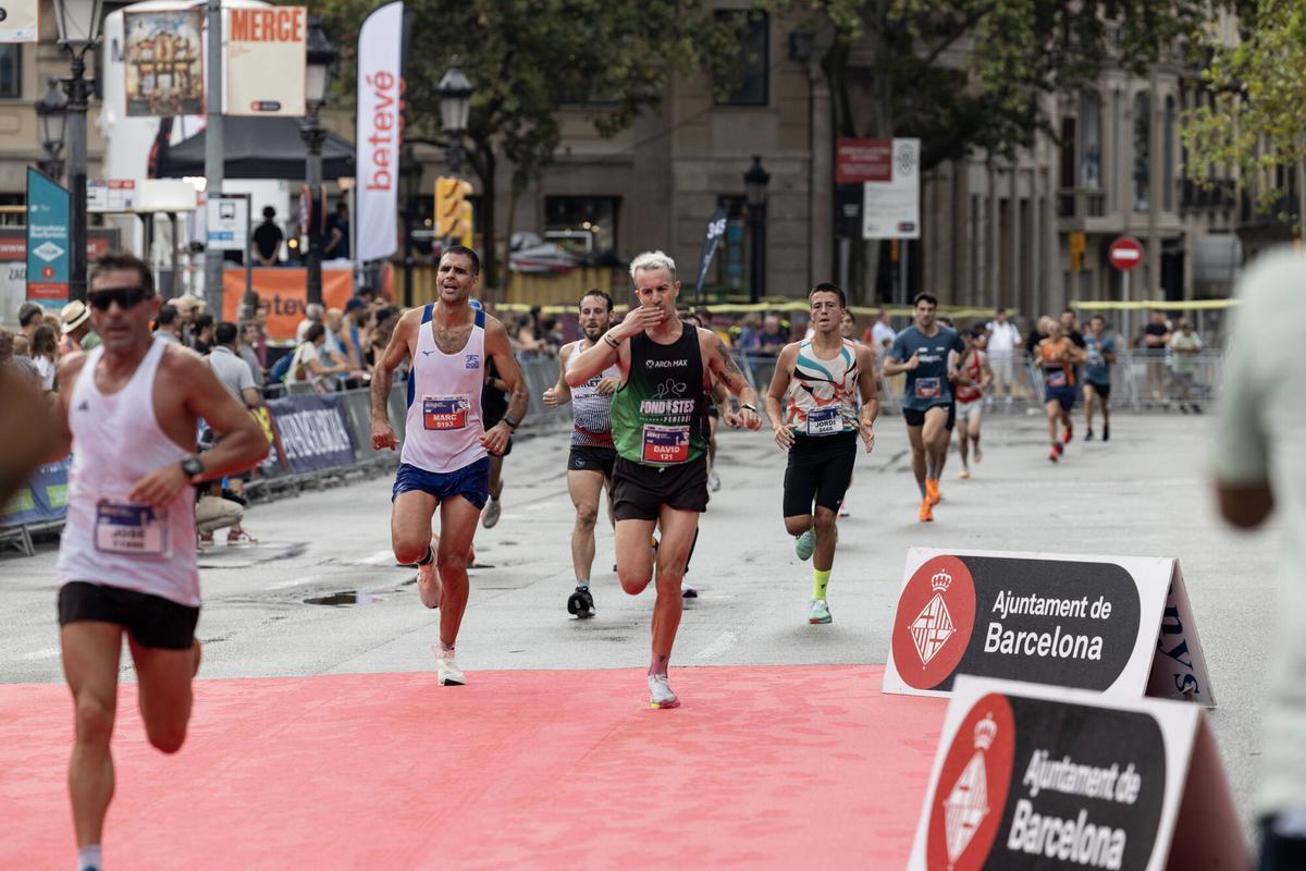 14.000 corredores participan en esta edición de la Cursa de la Mercè, en Barcelona.