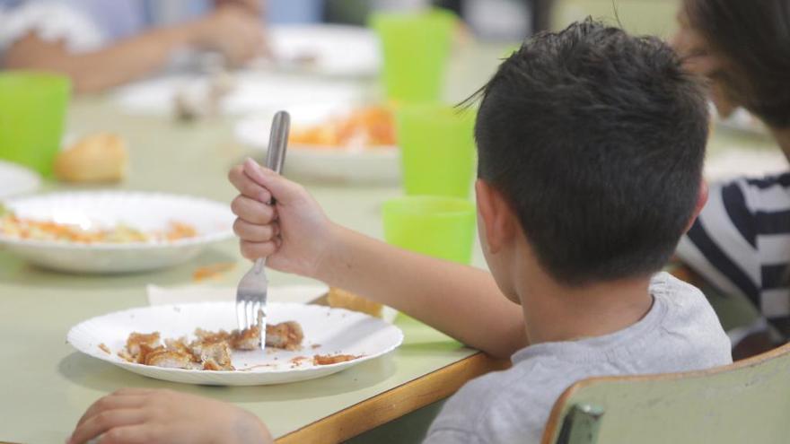 Las AMPA condicionan la nueva jornada escolar hasta las 15.30 horas a que el comedor sea gratuito