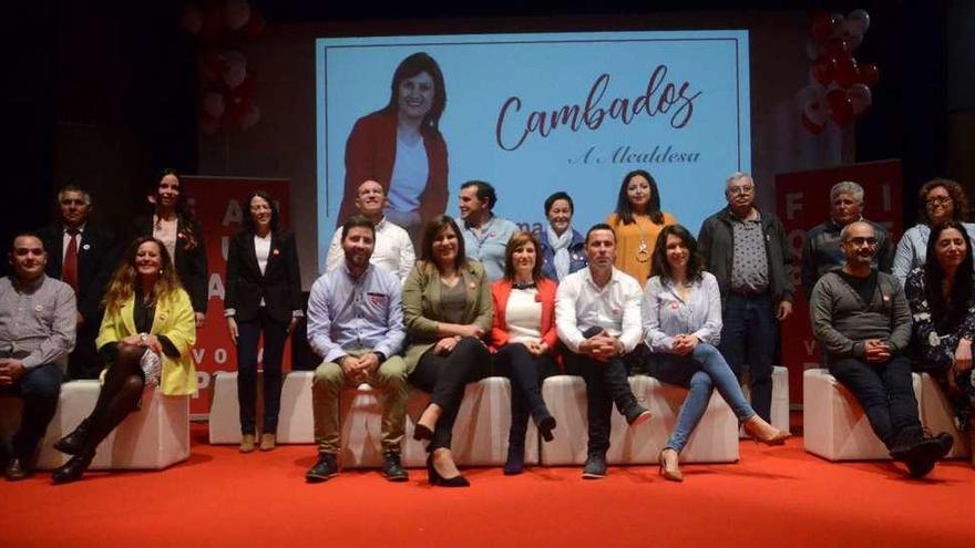 La candidatura, en pleno, presidida por Fátima Abal equilibra continuidad con la entrada de caras nuevas. // Noé Parga