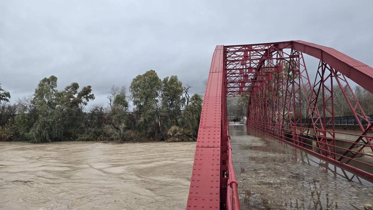 El río Guadalquivir a su paso por el puente de Villafranca