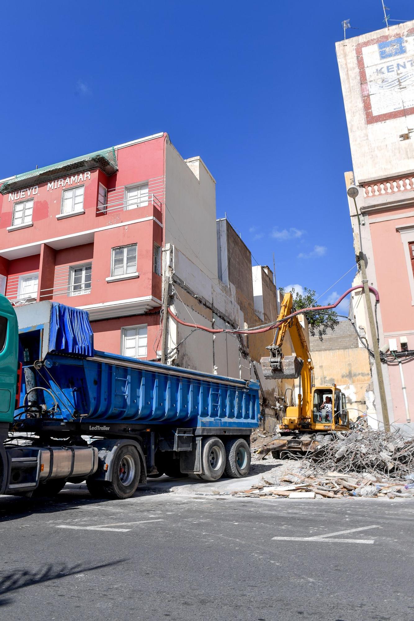 Derribo de viviendas y edificios en el entorno de Manuel Becerra