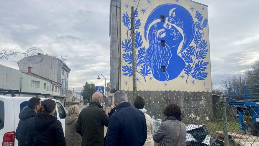 Curtis homenajea a la mujer con un mural en Teixeiro | LA OPINIÓN