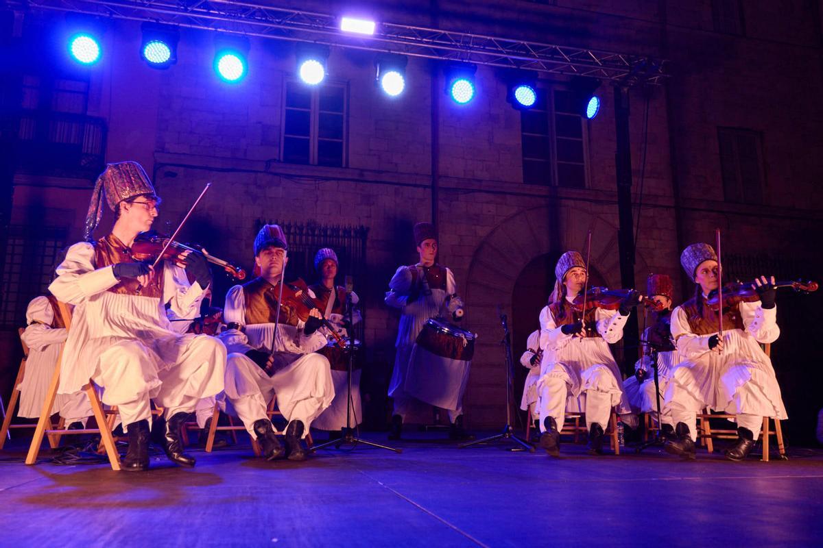 Les fotos de l'encesa de l’Estel d’Orient a la façana de la Catedral de Girona