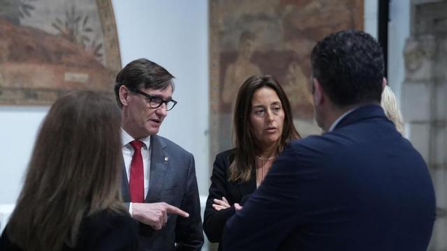 La consellera d’Educació de la Generalitat de Catalunya, Esther Niubó, al costat del president de la Generalitat, Salvador Illa