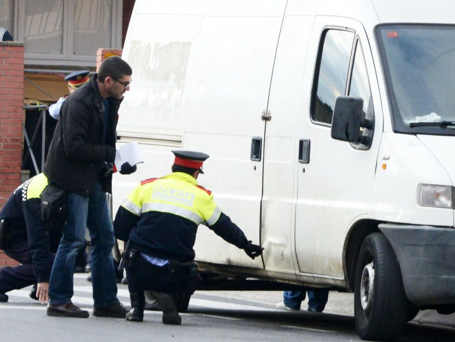 Desplegament policial al barri de Sant Joan per trobar els autors dels trets