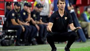 segea51772870 graf1191  sevilla  02 11 2019   el entrenador del sevilla fc200408091900