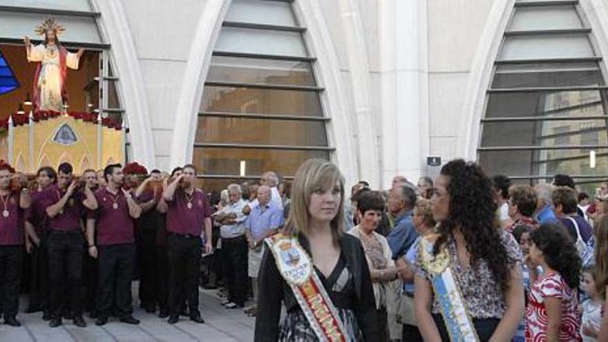 Un instante de la procesión, celebrada ayer desde el templo de la Plaza de Oriente .