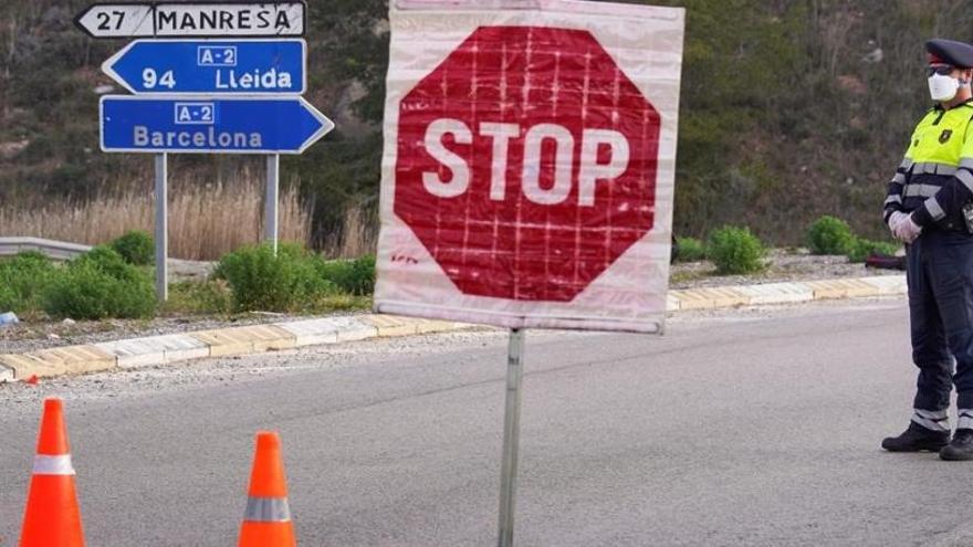 Control de los mossos en la confinada Igualada.