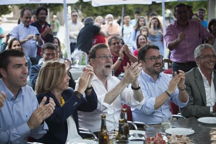 17/06/2016.Mariano Rajoy, presidente del Gobierno en funciones, ve el partido España-Turquía de la Eurocopa en Café Atlántico..Santa Cruz