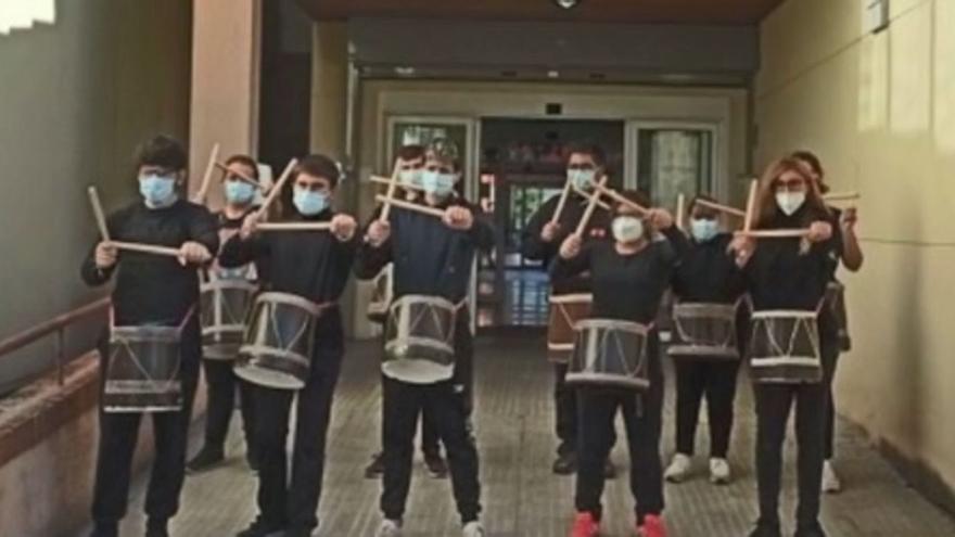 Los alumnos del Virgen del Castillo, durante la grabación del vídeo.