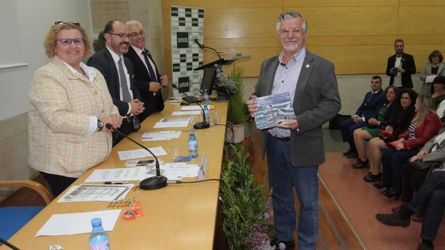 La UNED homenajea a sus alumnos y trabajadores