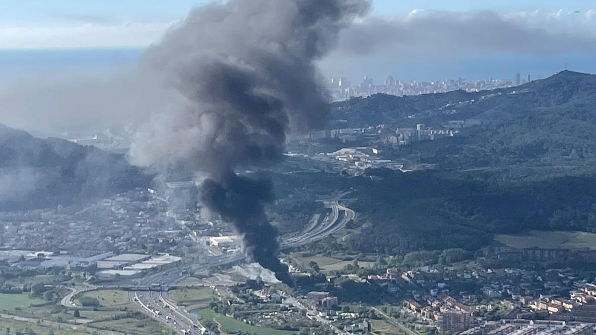 Incendio en Montcada i Reixac