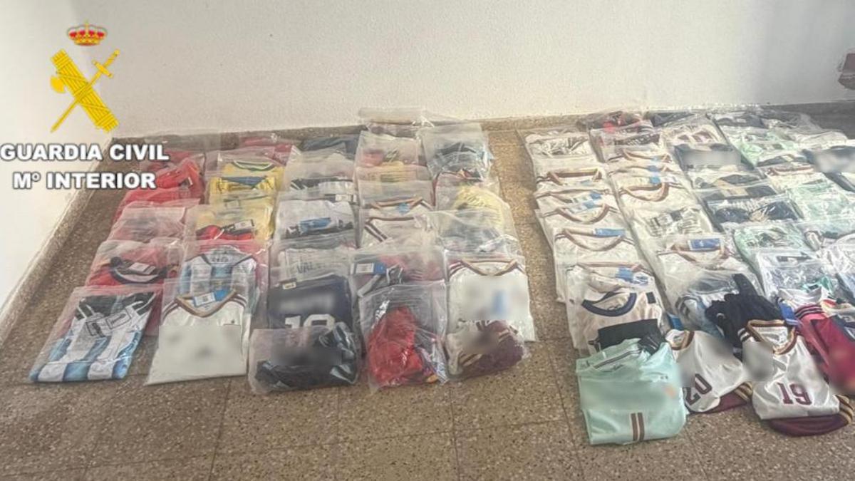 La Guardia Civil frena la venta de falsificaciones en zonas turísticas de Castellón
