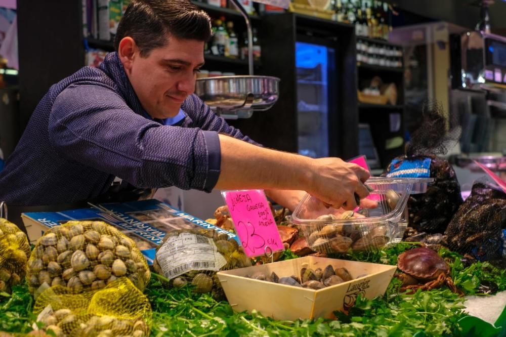 Víspera de Navidad en el mercado del Olivar