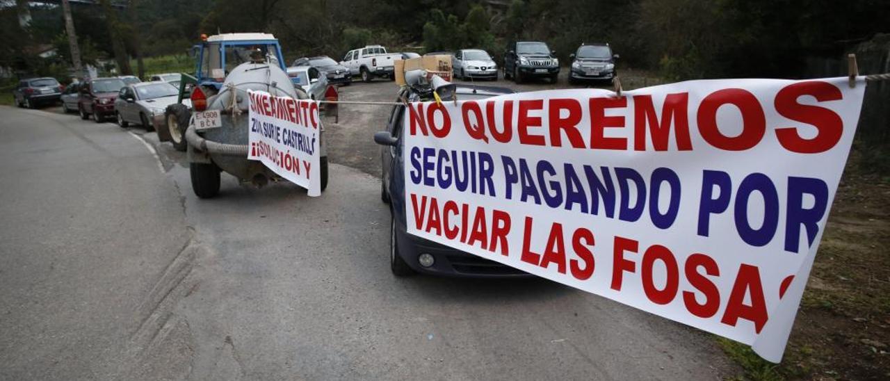 Protesta por las obras de saneamiento en Castrillón.