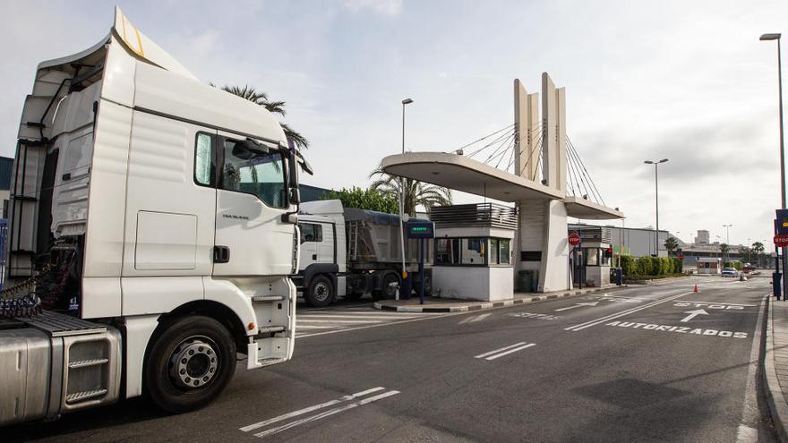El Consell negocia ayudas en Bruselas para la renovación de la flota de los camiones que entran en los puertos