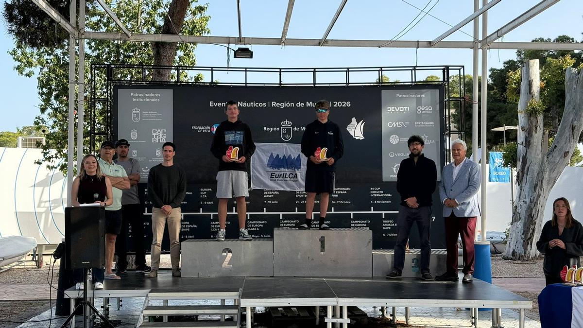 Nikko Palou, en el podio de la Europa Cup de la clase ILCA 6