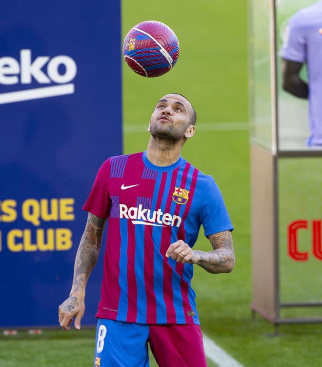 Presentación Dani Alves - Las imágenes del show que han dado la vuelta al mundo