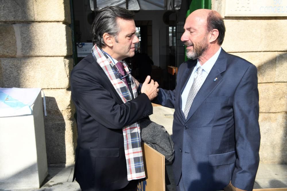 Al acto han asistido, entre otros, el presidente de la Xunta Alberto Núñez Feijóo, el delegado del Gobierno en Galicia, Javier Losada, y el presidente de la Diputación, Valentín González Formoso.