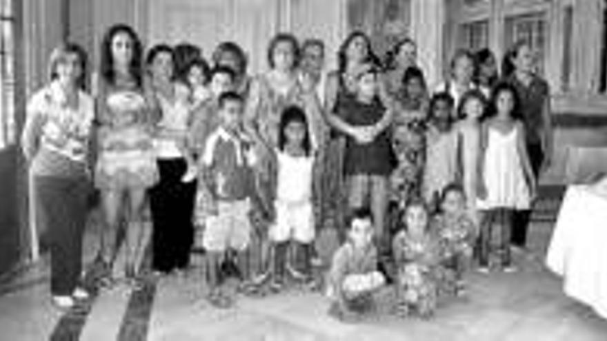 El ayuntamiento recibe a los niños saharauis