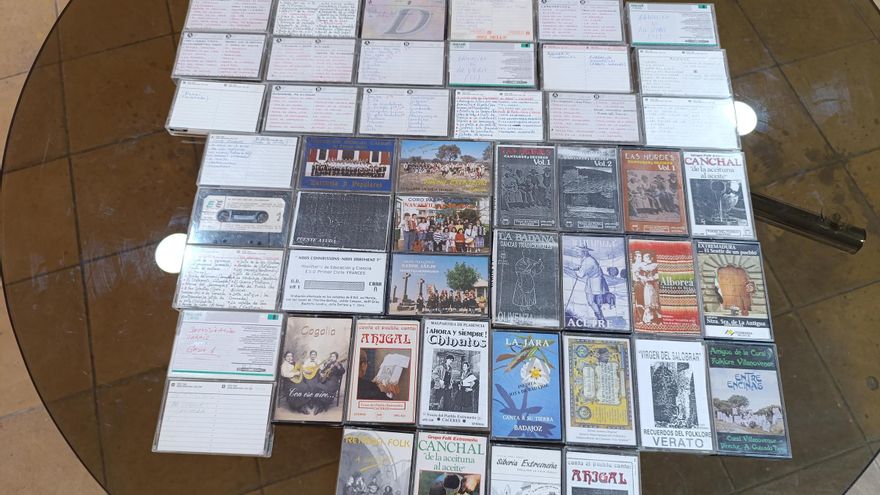 Carmen Colomo dona su archivo sobre Don Benito a Torre Isunza
