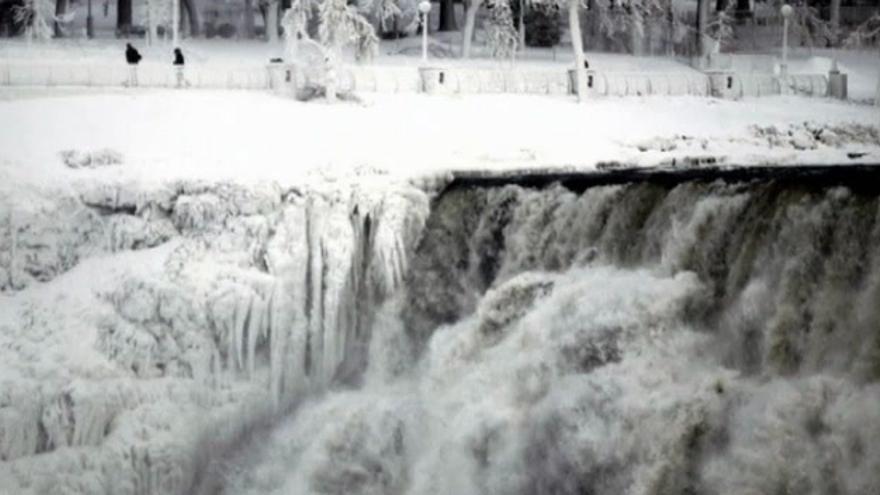 Congeladas las cataratas del Niágara