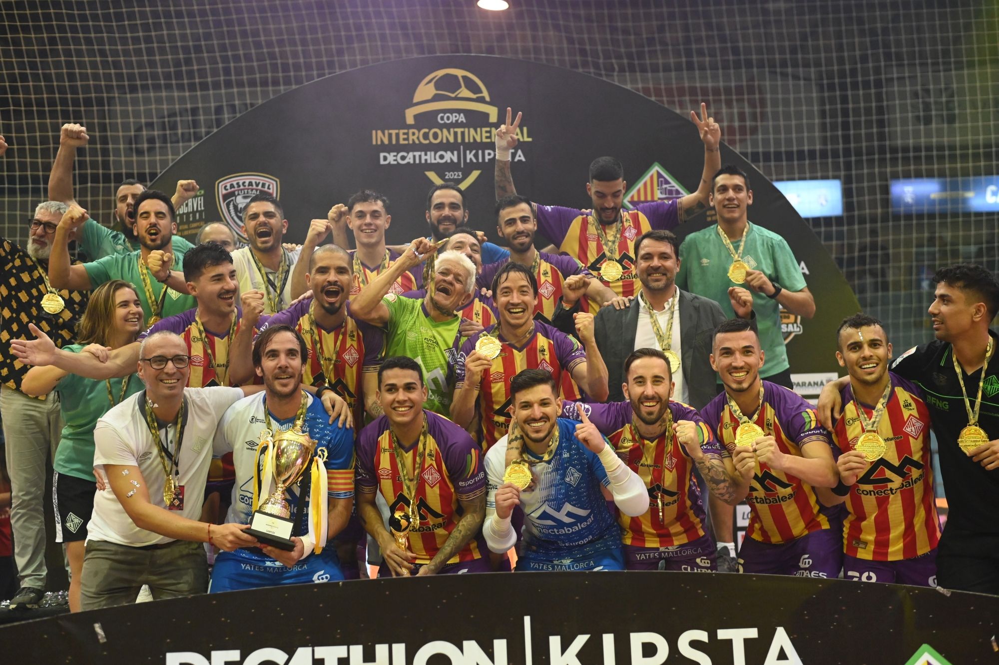 Las imágenes del Palma Futsal celebrando su título en la pista