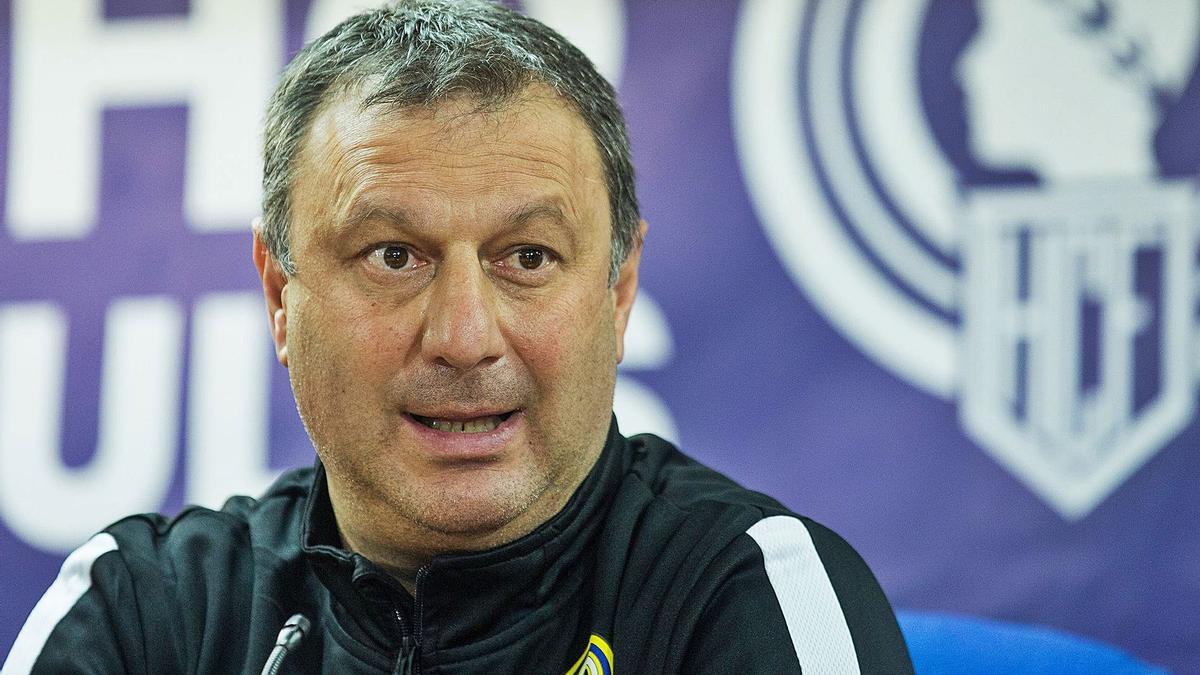 El entrenador del Hércules, Manolo Díaz, en la sala de prensa del estadio José Rico Pérez. | ALEX DOMÍNGUEZ