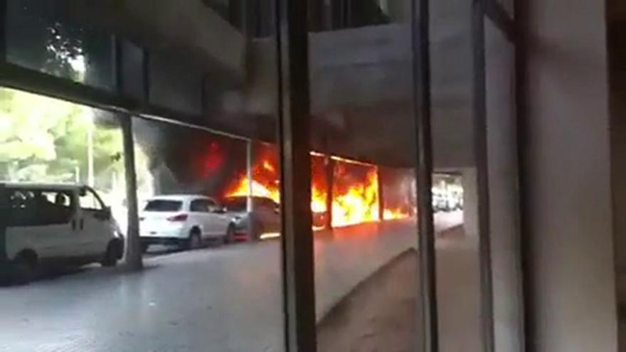 Arde un autobús de Aucorsa en el centro de Córdoba (3)