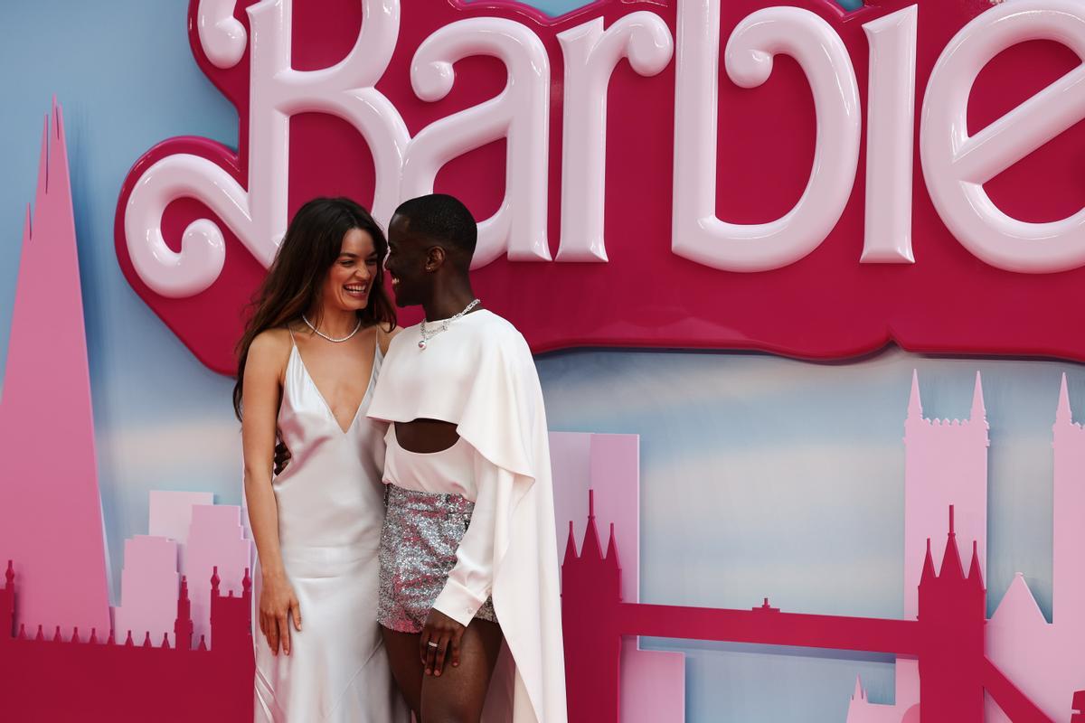 La alfombra rosa en el estreno europeo de Barbie en el centro de Londres