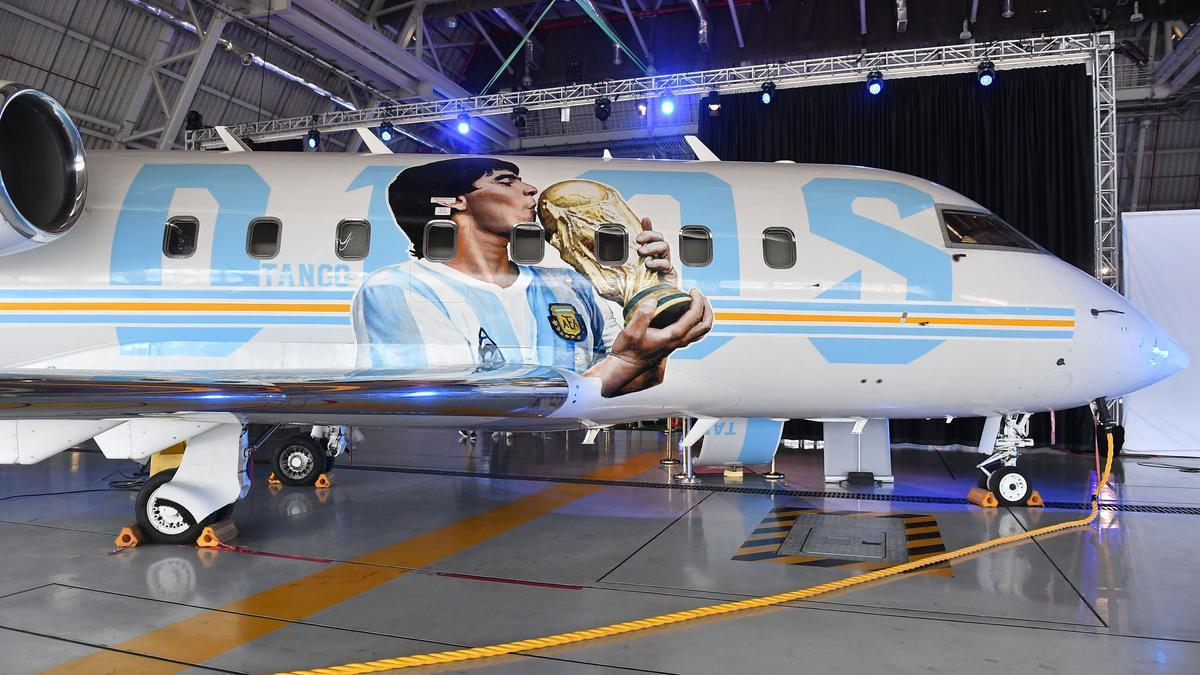 El avión Tango D10S, joya de la Maradona Fan Fest de Qatar.