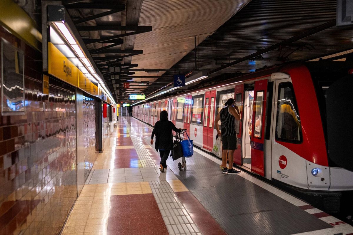El transbord de l’L4 a l’L5 a Verdaguer es farà pel carrer per les obres