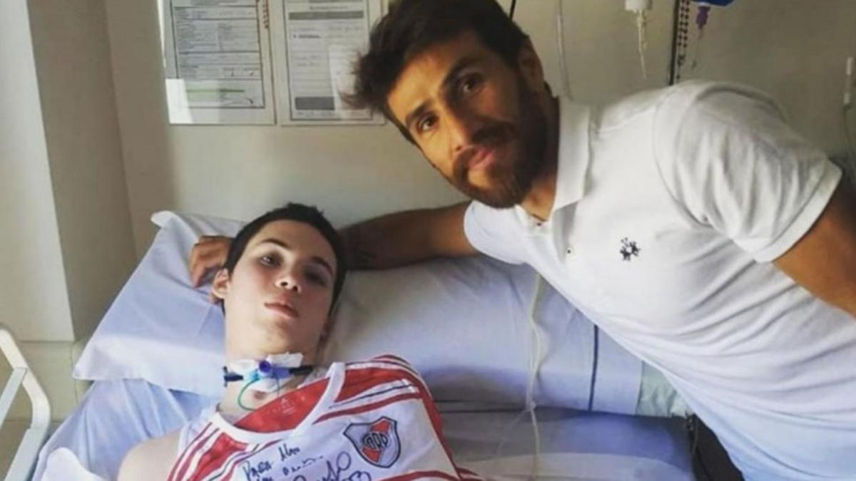 Leonardo Ponzio en el hospital con el chico