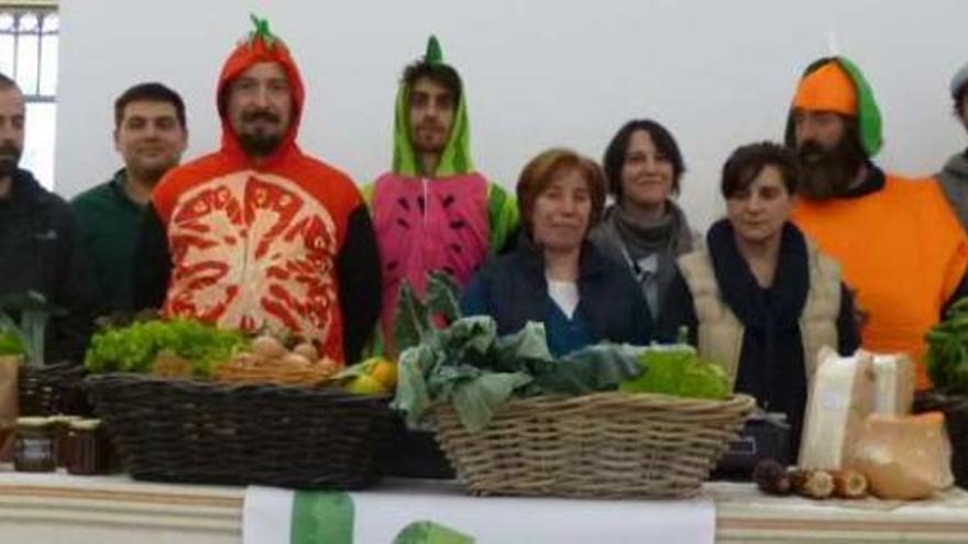 Integrantes de Labrecos, ayer en el mercado de San Agustín, en A Coruña.