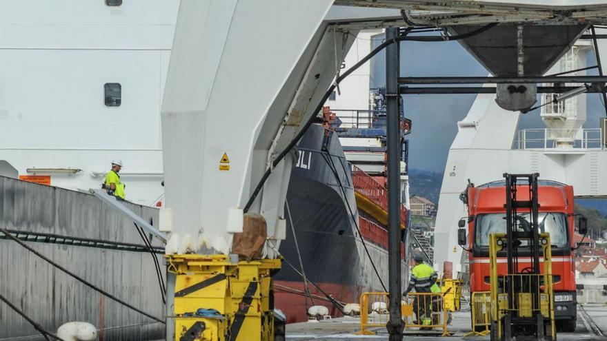 Las descargas en el Puerto Vilagarcía rompen la barrera del millón de toneladas en solo ocho meses