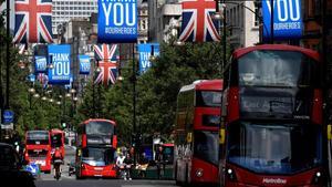 zentauroepp53724929 buses are seen passing underneath union jack flags and banne200612191451