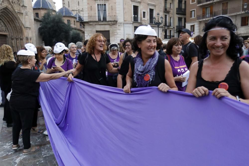 Manifestación en València por la emergencia feminista contra el maltrato