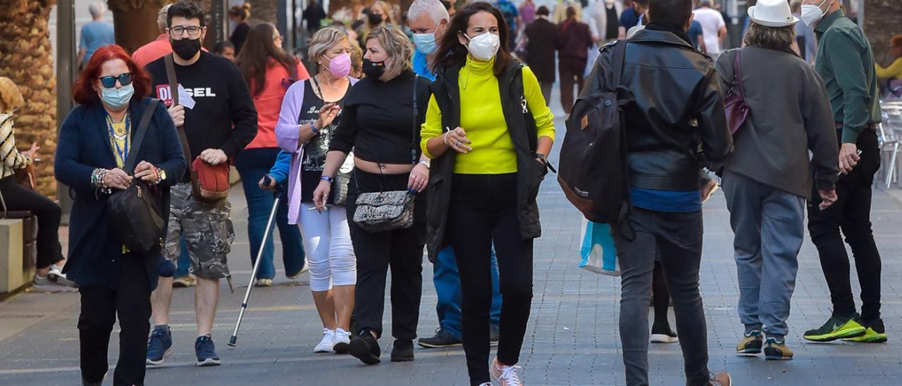 Los contagios bajan en lunes y las UCI se estabilizan