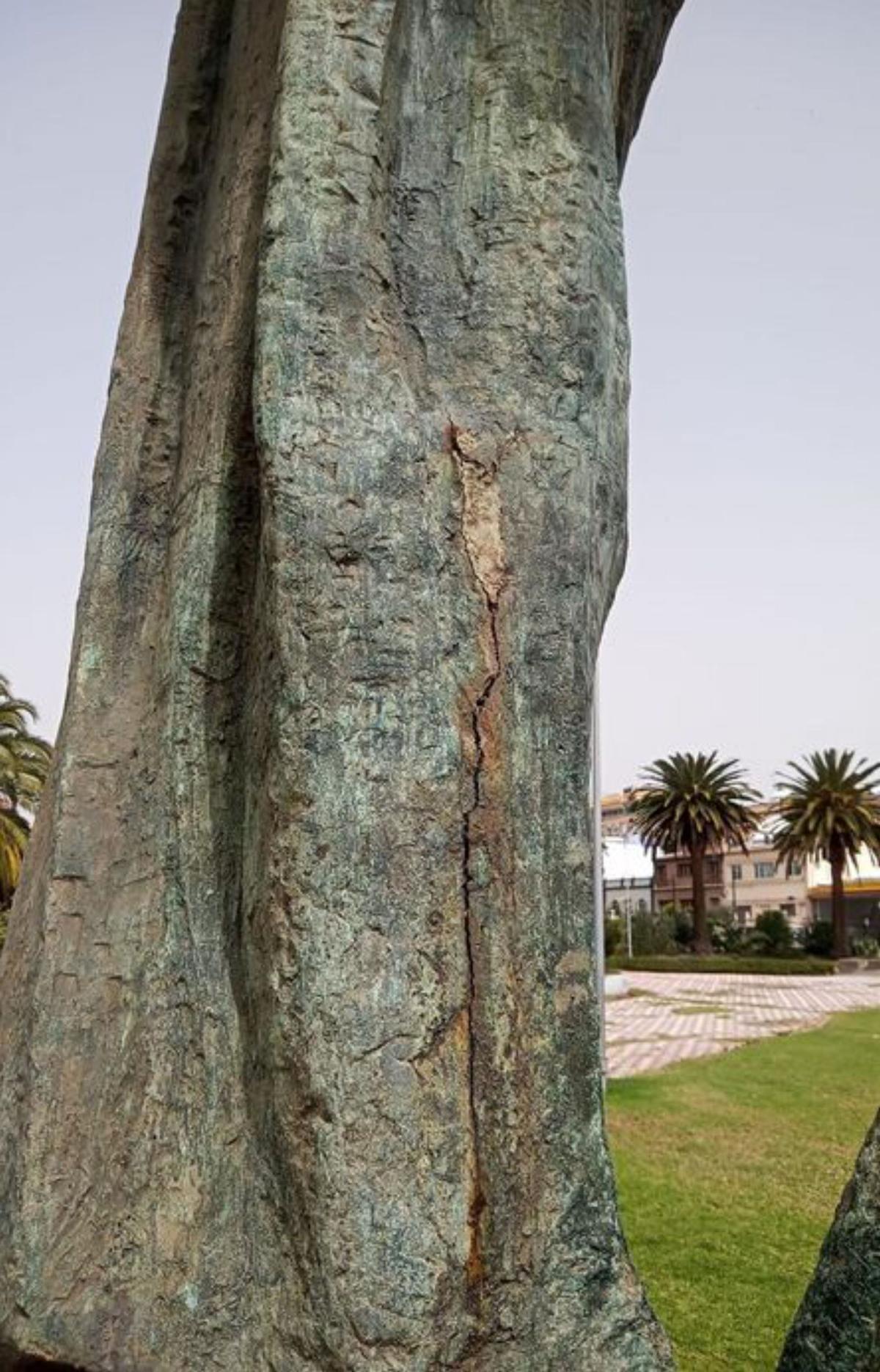 El monumento a Anchieta,  gravemente dañado