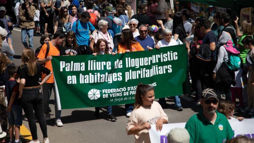 Vecinos de Palma, ayer, en el Diumenge de l’Àngel.