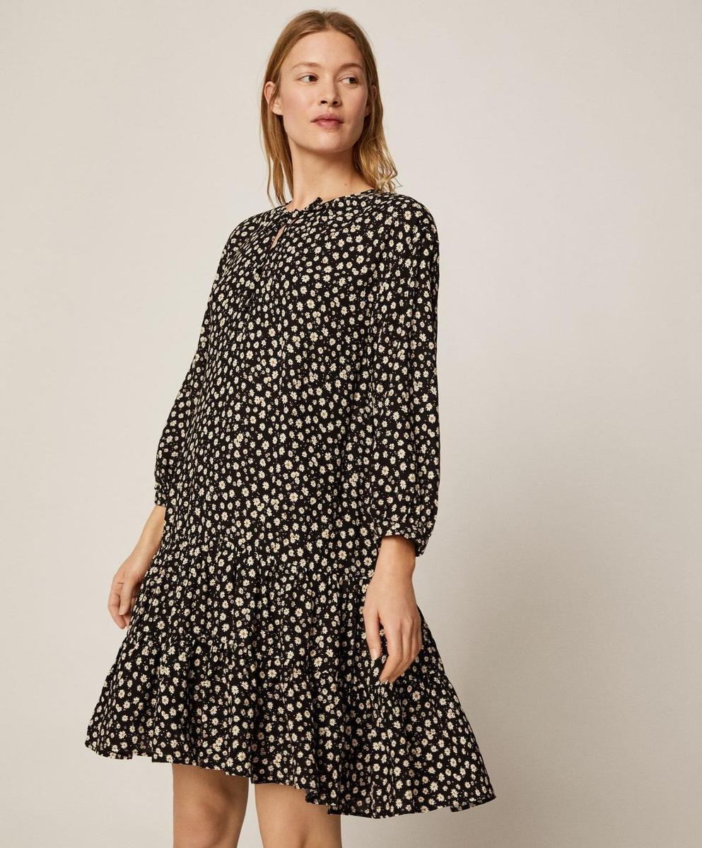 Vestido con estampado de margaritas, de Oysho