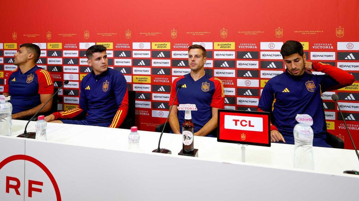 Els capitans de la selecció espanyola masculina de futbol.