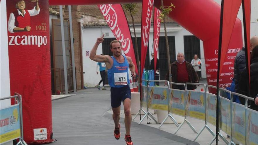 Rafael Bermúdez y Belén Díaz dominan en la carrera de los Trinitarios