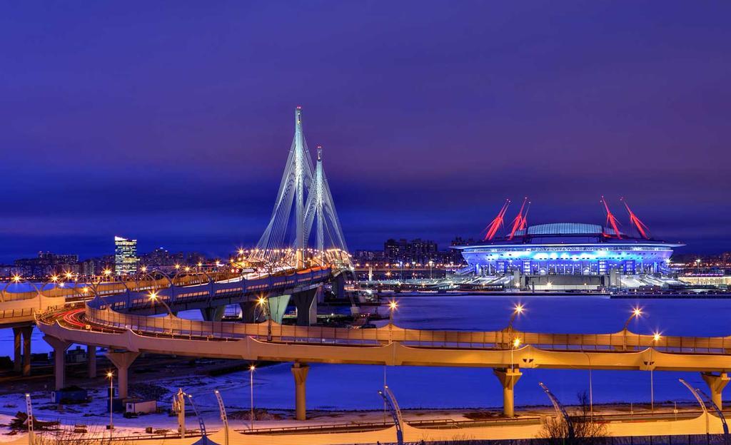 San Petersburgo con el estadio de fútbol al fondo