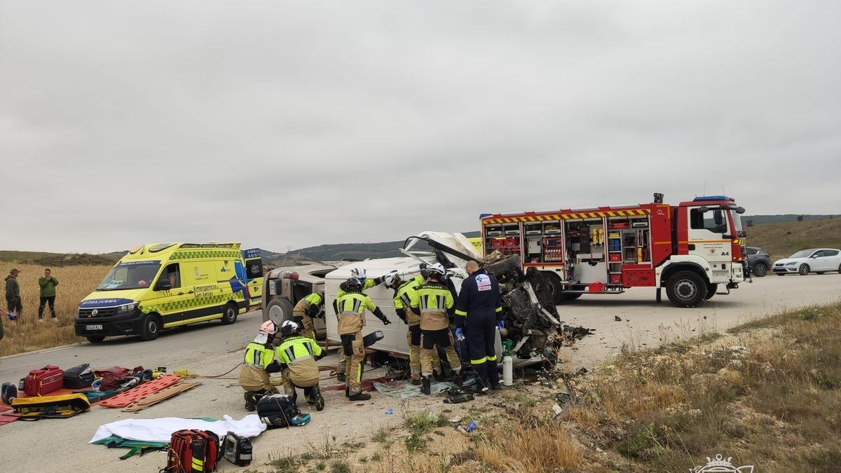 Un fallecido y dos heridos en una colisión entre un turismo y una furgoneta en Temiño (Burgos).