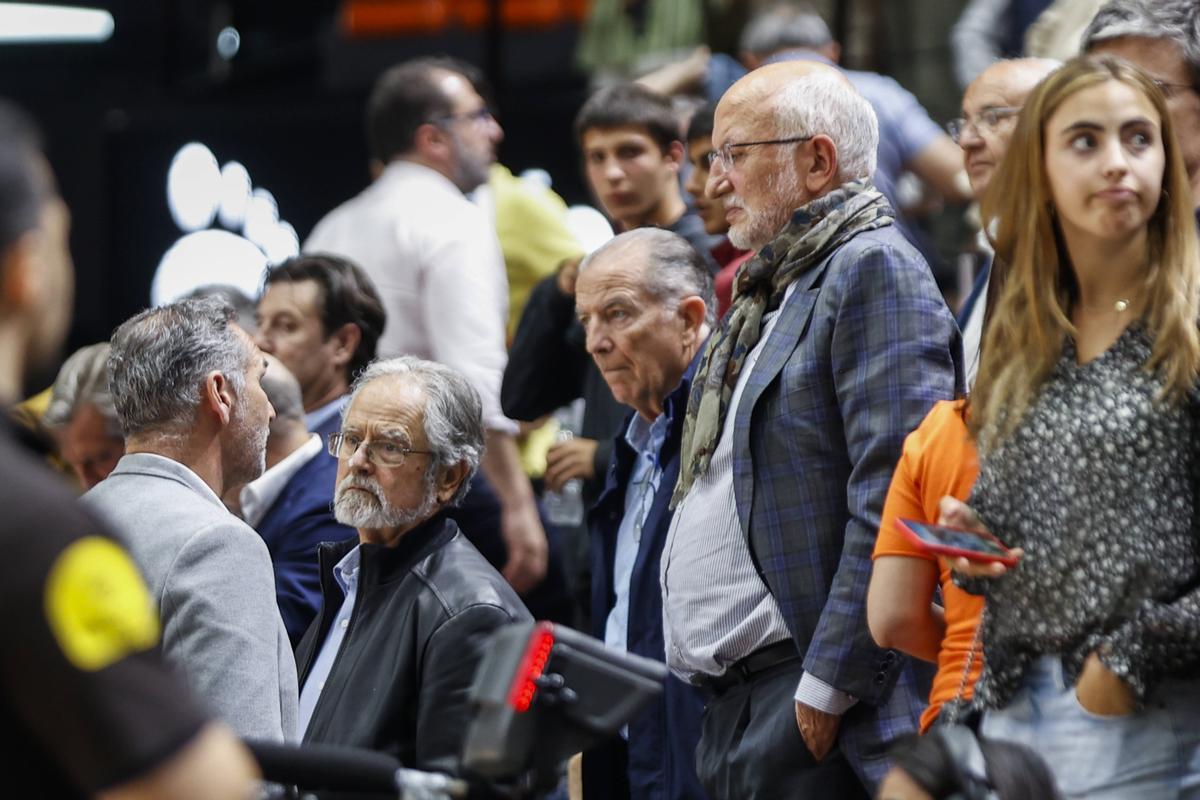 Juan Roig, preocupado después del partido contra el Río Breogán