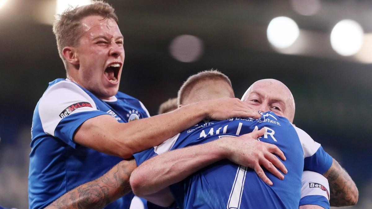 Los jugadores del Linfield FC celebrando el gol contra el Bodo/Glimt