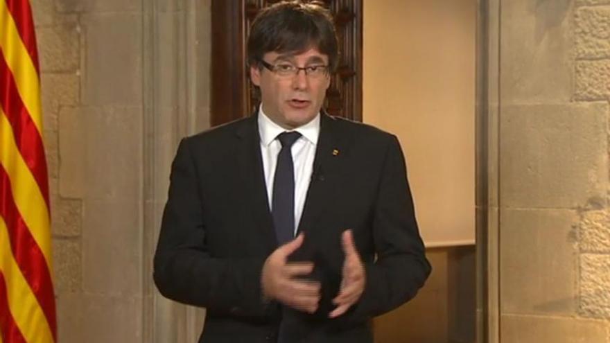 Puigdemont retrasa al martes su comparecencia en el Parlament tras el 1-O